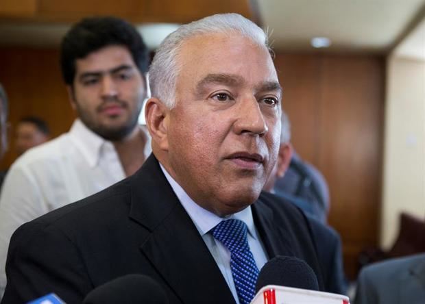 l expresidente del Senado de República Dominicana Andrés Bautista. 
