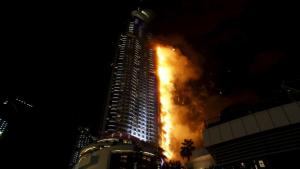 Se incendia rascacielos en Dubai (otra vez)