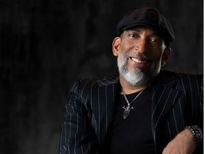 Chichí Peralta será reconocido por la Academia Latina de la Grabación con un Latin GRAMMY por su excelencia musical