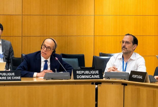Max Puig, vicepresiente ejecutivo del CNCCMC junto al embajador dominicano en Francia, David Puig.