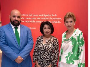 José Gregorio Hernández, Rhina Ibert y Maria del Carmen Ossaye.