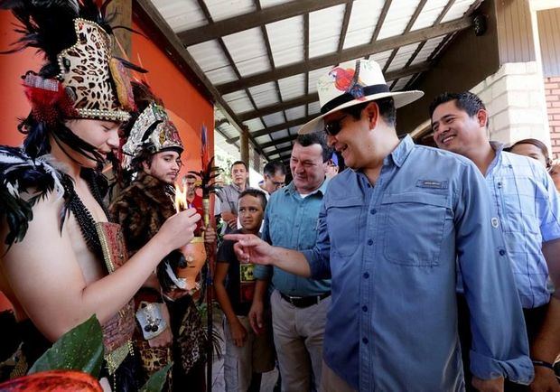 Hernández anuncia creación distritos turísticos valles y montañas en Honduras. 