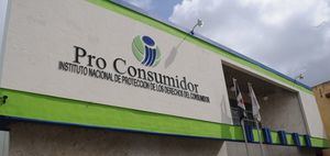 Pro Consumidor destruye 20 toneladas de alimentos adulterados incautados en San Cristóbal
