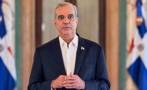 Luis Abinader muestra sus condolencias por la muerte del exemir de Catar
