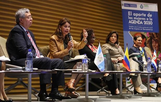 La vicepresidenta de Colombia, Marta Lucía Ramírez , habla durante la inauguración de la 'II Reunión de Alto Nivel: El aporte de las mujeres a la agenda 2030' que se celebra este viernes en Bogotá.