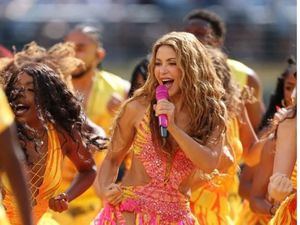 Shakira deslumbra con un vestido de más de 200 mil cristales en la final del Mundial 2026