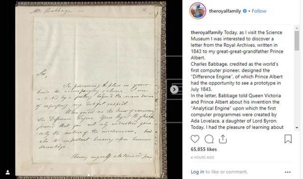 Captura de pantalla que muestra la cuenta oficial del Palacio de Buckingham en la red social Instagram en la que aparece el primer comentario de la reina británica Isabel II en este aplicación.