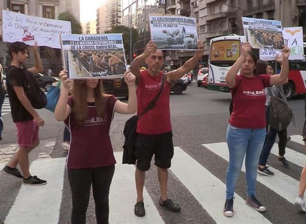 'Queremos la vida' es la frase que resume el clamor de miles de jóvenes que han salido este viernes a las calles de 40 ciudades españolas y de todo el mundo