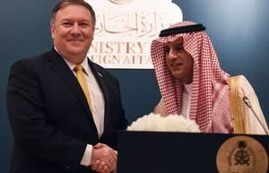 Pompeo llega a Arabia Saudí en escala más delicada de su gira por O. Medio 