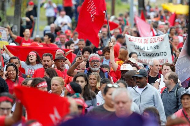 Brasil y el mundo protestan por la libertad de Lula tras un año en prisión