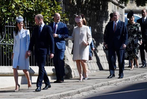  La Reina se encontró con otros miembros de la familia real británica, 