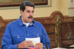Maduro dice Trump "ataca libertad de circulación" tras suspensión de vuelos