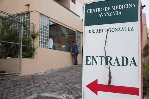 Vista de la entrada de la clínica Abel González, donde se encuentra internado el expelotero dominicano de Grandes Ligas y estrella del Salón de la Fama Nacional de Coopertown David Ortiz, 'Big Papi', este lunes, en Santo Domingo (R.Dominicana). 