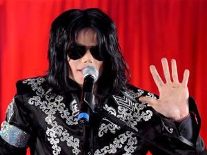 Un inmortal Michael Jackson es recordado en una inmensa muestra en La Paz 