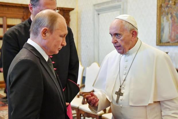 Papa Francisco recibe por tercera ocasión en el Vaticano a Vladimir Putin.