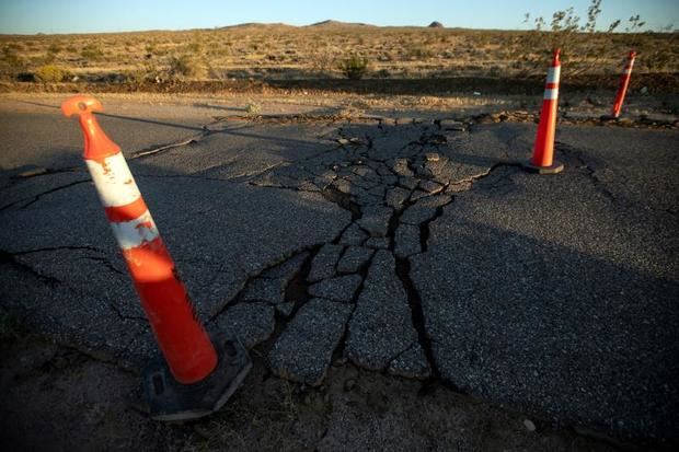 California respira aliviada tras un fuerte temblor que no dejó víctimas .