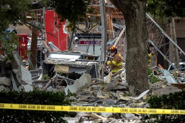 Al menos 21 personas han resultado heridas tras una explosión ocurrida este sábado en un centro comercial de Plantation, localidad al norte de Miami, por lo que se presume ha sido una fuga de gas, informaron los bomberos locales. Duración: 00:57
Veintiún heridos en una explosión en un centro comercial del sur de Florida

Al pulsar, contabiliza la descarga Miami, 6 jul (EFE).- Al menos 21 personas han resultado heridas tras una explosión ocurrida este sábado en un centro comercial de Plantation, localidad al norte de Miami, por lo que se presume ha sido una fuga de gas, informaron .