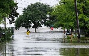 Barry llega a Luisiana como tormenta tropical y con riesgo de inundaciones