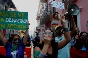 Cientos de manifestantes piden la renuncia del gobernador de Puerto Rico