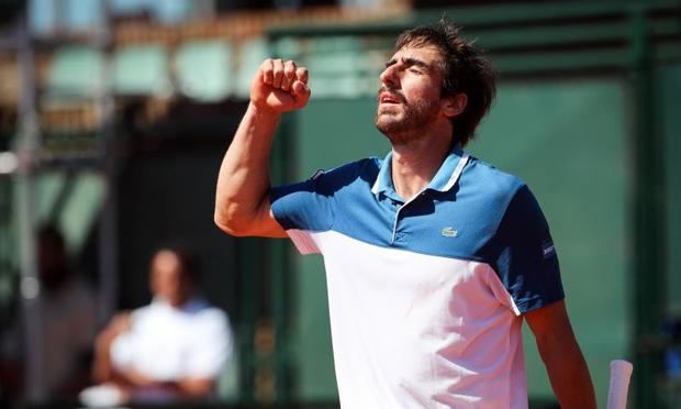 El tenista dominicano José Hernández se enfrenta al uruguayo Martín Cuevas este sábado en un partido por el Grupo I de la Zona Americana de Copa Davis, en Montevideo ,(Uruguay). 
