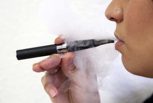 Nueva York prohíbe la venta de cigarrillos electrónicos con sabor