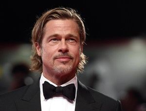 Brad Pitt a astronauta de la EEI: " ¿Quién fue mejor yo o Clooney?"