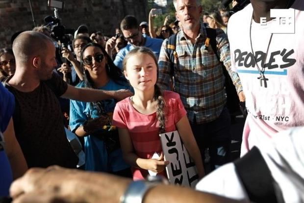 En  la multitudinaria marcha, una de las mayores de los últimos años en la ciudad de los rascacielos, allí participó la activista sueca Greta Thunberg,