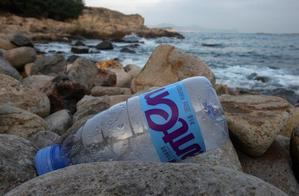 Cada vez más plásticos arrojados desde buques contaminan la isla Inaccesible