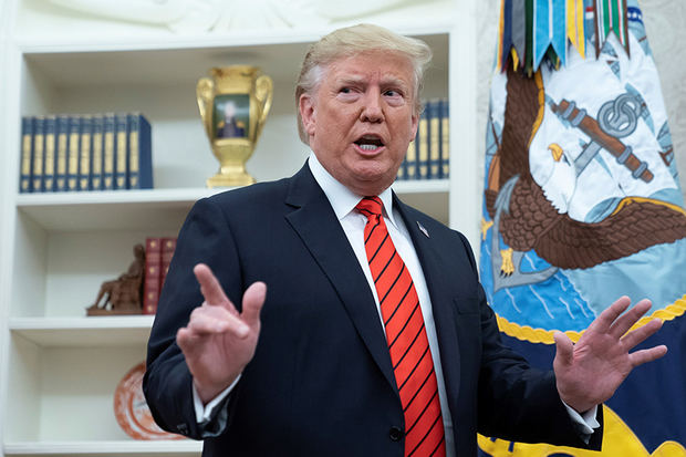 El presidente de los Estados Unidos, Donald J. Trump, habla a los medios después de participar en la ceremonia de juramentación de Gene Scalia como Secretario de Trabajo en la Casa Blanca, Washington, DC, EE. UU., 30 de septiembre de 2019.