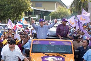 Leonel Fernández concluye campaña a las primarias en un recorrido popular