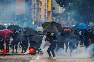 Hong Kong vuelve amanecer envuelta en el caos tras tercera noche de protestas