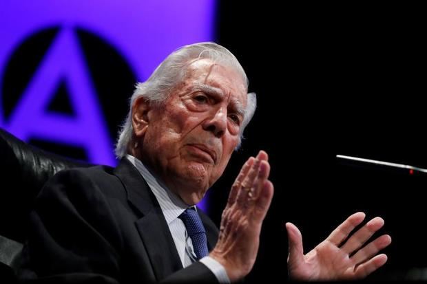 El Premio Nobel de Literatura, Mario Vargas Llosa, 