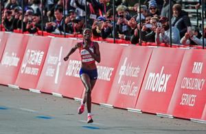 La keniana Brigid Kosgei bate el r&#233;cord del mundo de marat&#243;n
