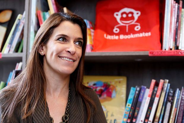 Fotografía fechada el 8 de octubre de 2019 que muestra a la fundadora de Little Bookmates, Ariadna Trapote, mientras sonríe durante una entrevista con Efe en Ciudad de México.