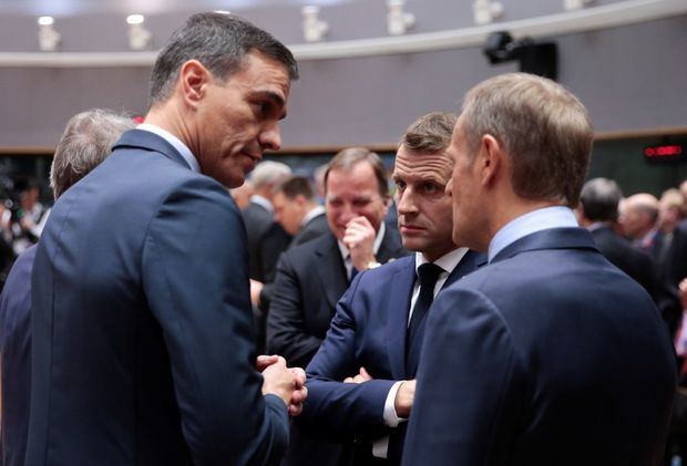 El presidente del gobierno Pedro Sánchez,
el presidente francés, Emmanuel Macron, y el presidente del Consejo de Europa, Donald Tusk, durante la cumbre del Brexit en Bruselas, Bélgica.