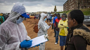 Sudáfrica, mayor foco de la covid-19 en África, inicia la vacunación general