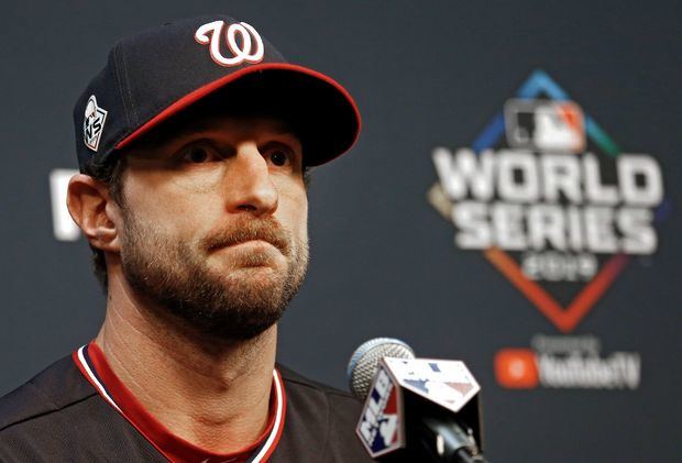 Lanzador inicial de los Washington Nationals para el primer juego Max Scherzer en la conferencia de prensa durante el Día de los Medios de la Serie Mundial MLB 2019 en el Minute Maid Park en Houston, Texas, EE. UU.