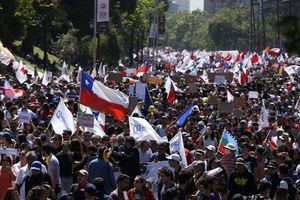Chile sale a la calle en el sexto día de protestas para pedir la renuncia de Piñera