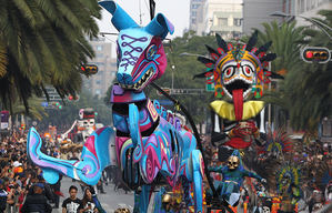 Los difuntos pasean por la Ciudad de México en el macrodesfile del Día de Muertos