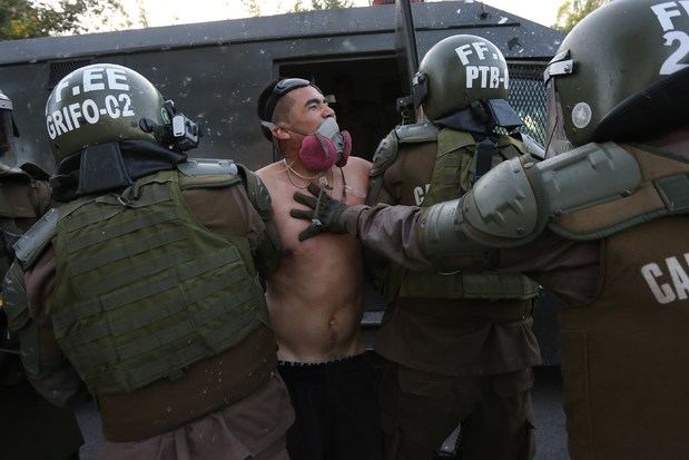 Chile admite posibles abusos, pero rechaza que haya una política de represión