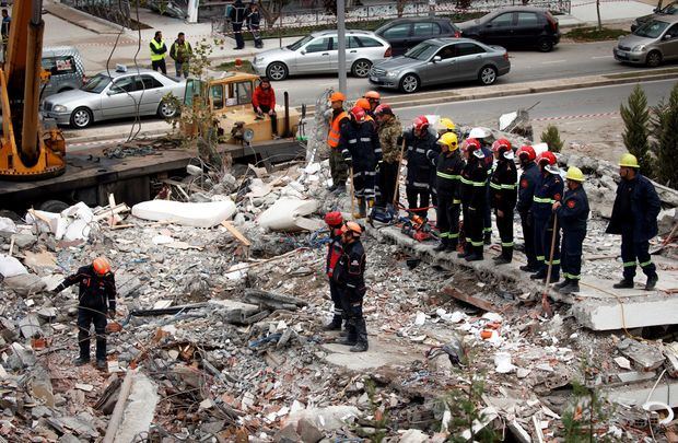 Asciende a 40 el número de víctimas mortales por el terremoto en Albania.