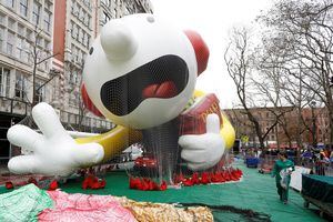 Neoyorquinos pueden disfrutar del desfile de globos de Macy's pese al viento