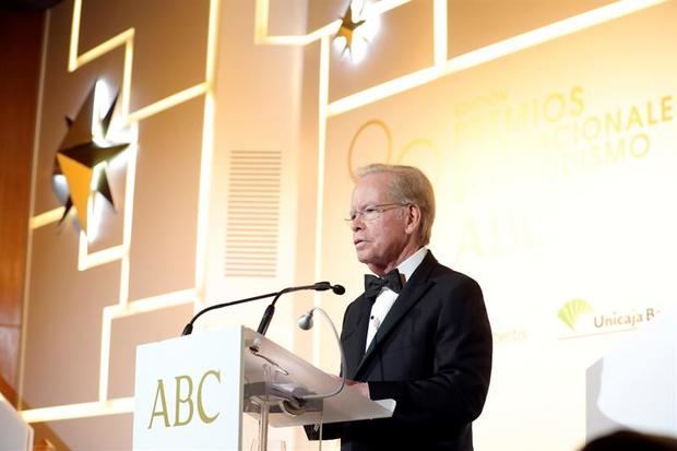 El empresario José Luis Corripio pronuncia unas palabras tras recibir el premio 'Luca de Tena' de manos de los reyes Felipe y Letizia, durante la celebración de la 99 edición de los premios de Periodismo ABC 'Mariano de Cavia', 'Luca de Tena' y 'Mingote', este martes en Madrid.