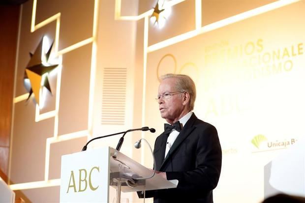 El empresario José Luis Corripio pronuncia unas palabras tras recibir el premio 'Luca de Tena' de manos de los reyes Felipe y Letizia, durante la celebración de la 99 edición de los premios de Periodismo ABC 'Mariano de Cavia', 'Luca de Tena' y 'Mingote', este martes en Madrid.