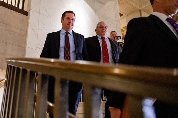 El miembro de rango del Comité de Inteligencia de la Cámara de Representantes, Devin Nunes (R-CA), se dirige al Centro de Información Compartida Sensible (SCIF) donde el Comité Selecto Permanente de Inteligencia de la Cámara se reúne en Capitol Hill en Washington, DC, EE. UU.