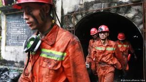 Un nuevo deslizamiento frena rescate en mina con 53 desaparecidos en China.