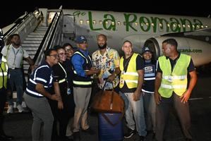 Emilio Bonifacio, capitán de los Tigres de Licey de República Dominicana, es recibido tras ganar la Serie del Caribe Gran Caracas 2023 contra los Leones del Caracas, hoy en el Aeropuerto Internacional Las Américas en Santo Domingo, República Dominicana.