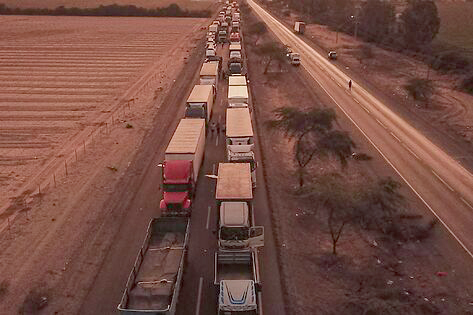 Paro parcial de transportistas de carga y pasajeros, en Perú.