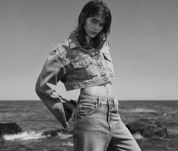 La marca española Zara lanza una colección junto a la modelo Kaia Gerber