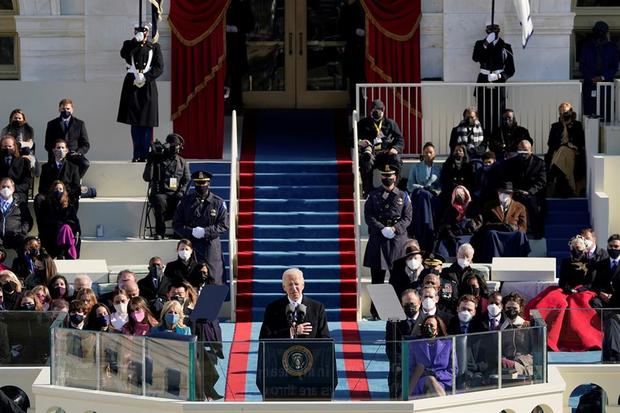 El presidente de EE.U.., Joe Biden ofrece su primer discurso tras jurar a su cargo durante una ceremonia hoy, en Washington, EE.UU.